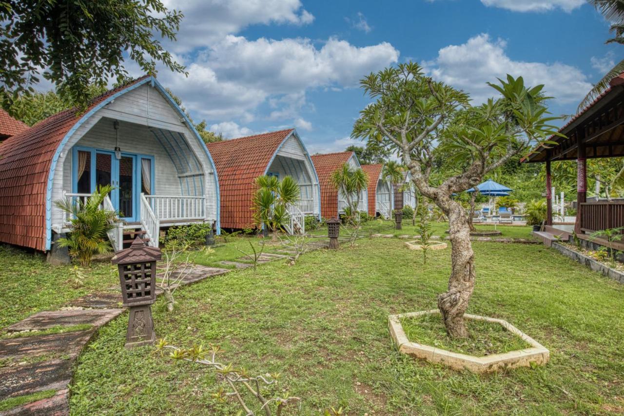 Megaland Bungalow Batununggul Exterior photo